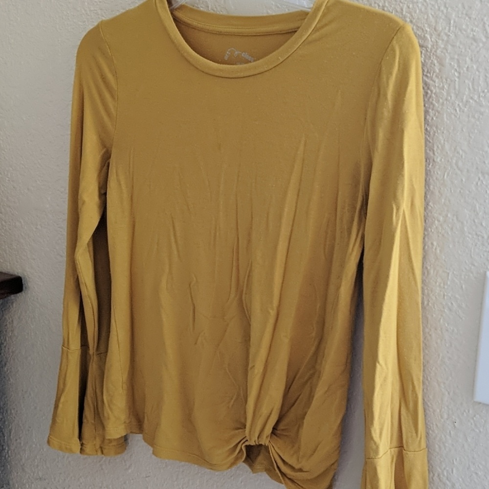 Crop style top.